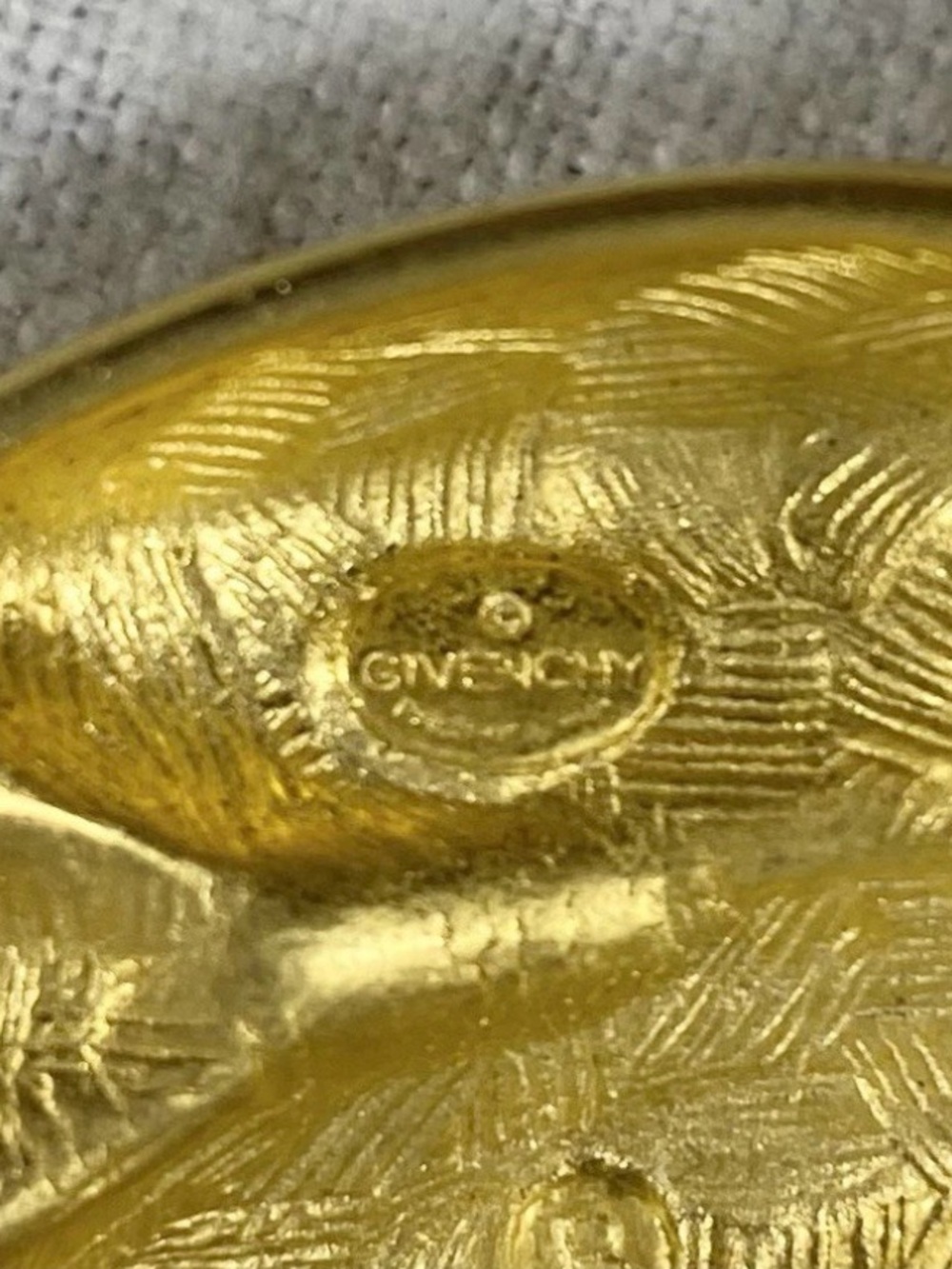 Givenchy Gold Laurel Leaf-Style Necklace - Vintage Jewelry - Picture 2 of 2